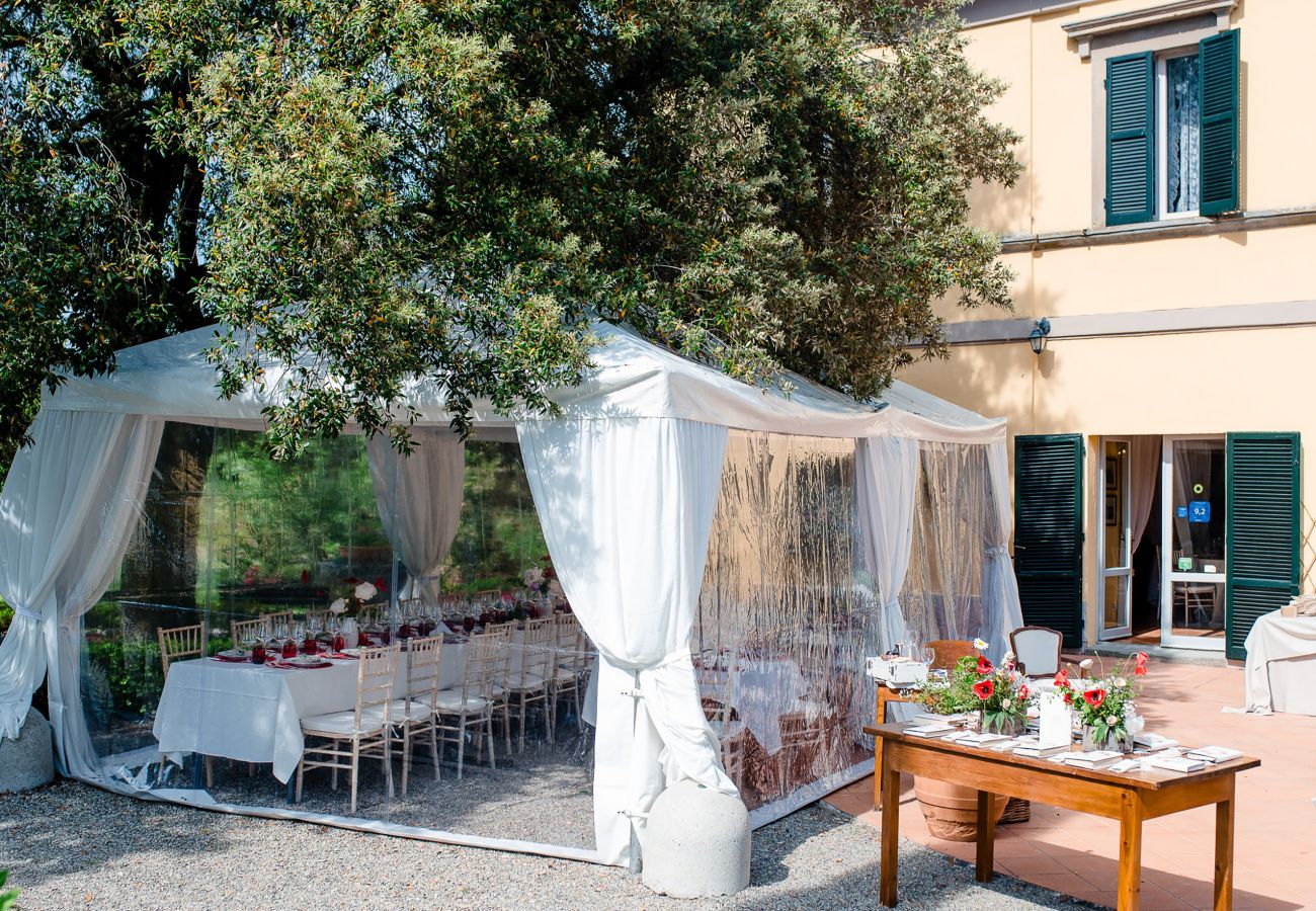 Villa a Radicofani - AMORE RENTALS - Villa Il Giardino con Piscina Privata e Giardino, Ideale per Matrimoni