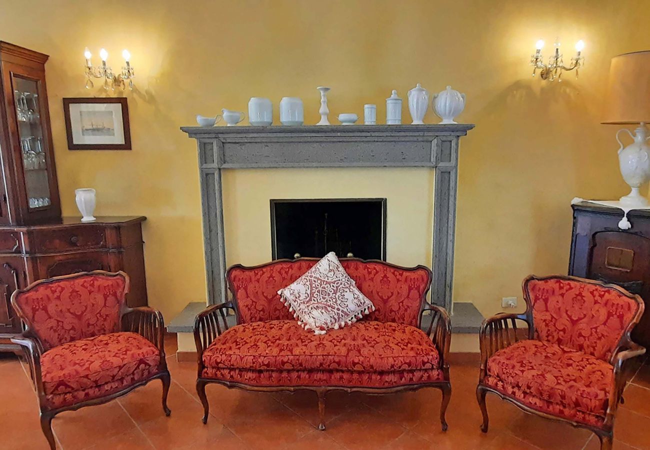 Villa a Radicofani - AMORE RENTALS - Villa Il Giardino con Piscina Privata e Giardino, Ideale per Matrimoni