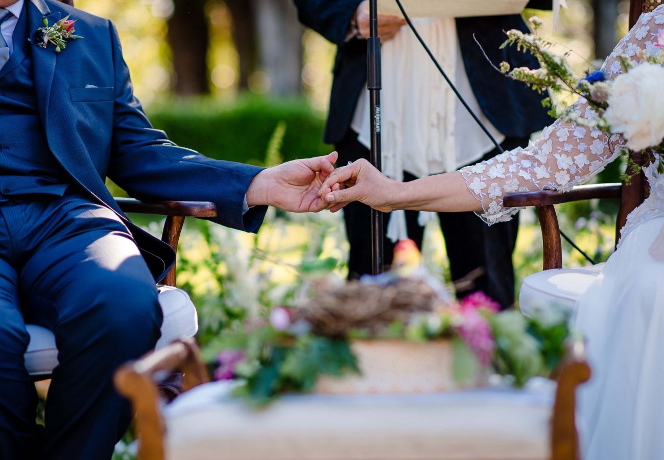 Villa a Radicofani - AMORE RENTALS - Villa Il Giardino con Piscina Privata e Giardino, Ideale per Matrimoni