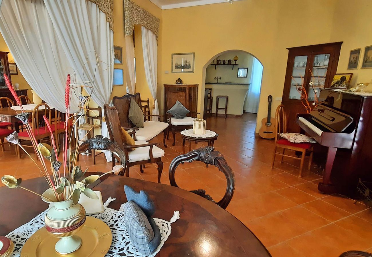 Villa a Radicofani - AMORE RENTALS - Villa Il Giardino con Piscina Privata e Giardino, Ideale per Matrimoni