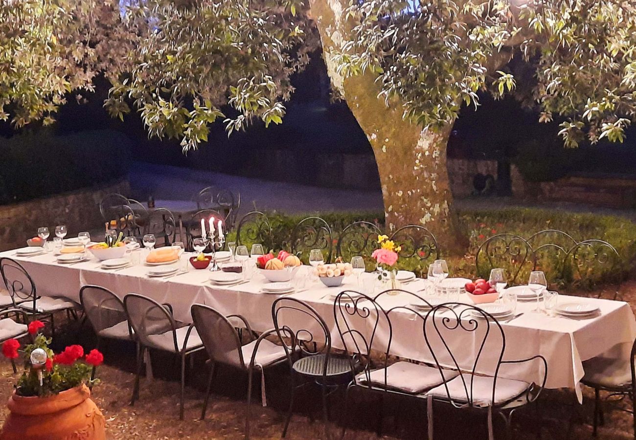 Villa a Radicofani - AMORE RENTALS - Villa Il Giardino con Piscina Privata e Giardino, Ideale per Matrimoni