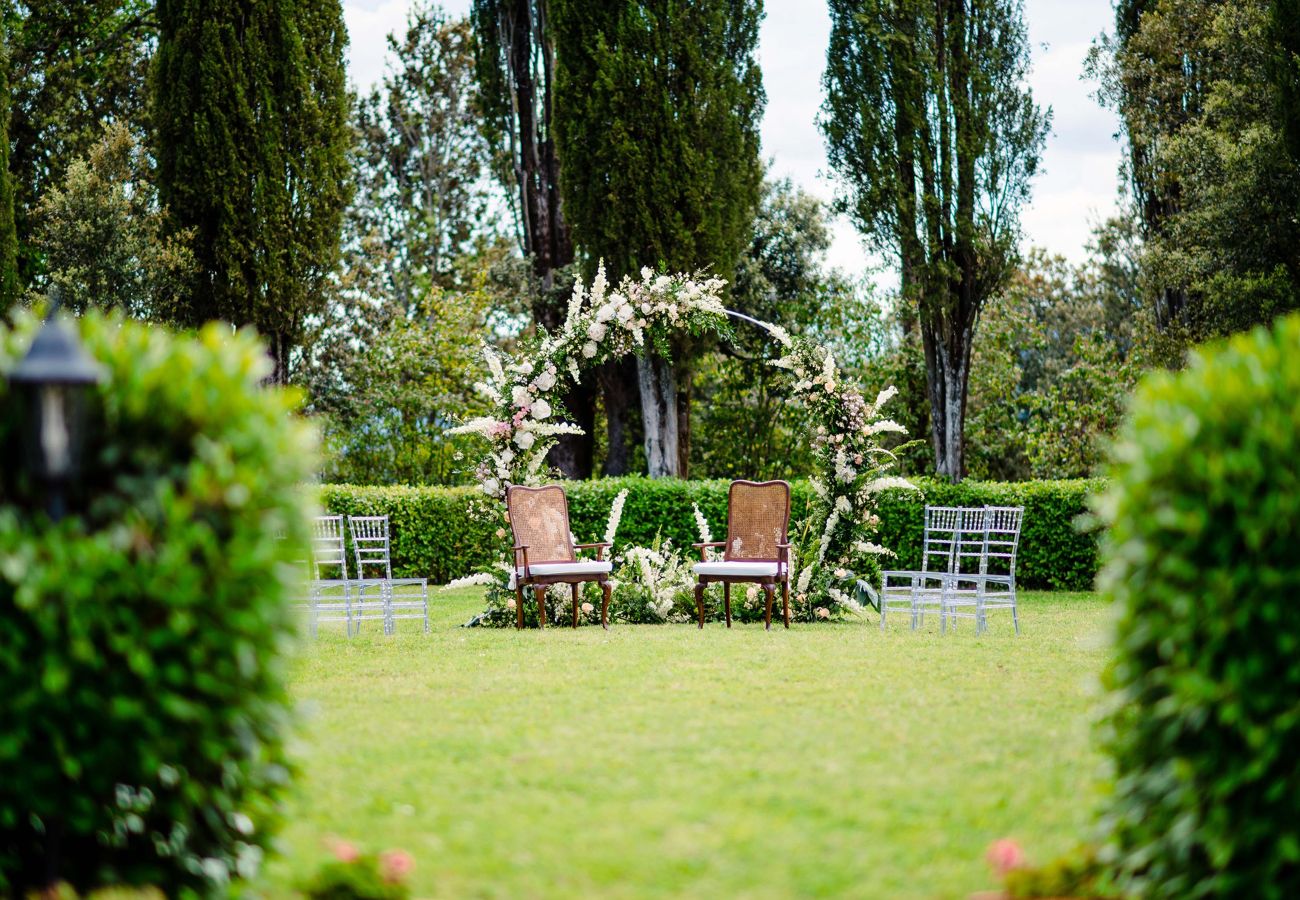 Villa a Radicofani - AMORE RENTALS - Villa Il Giardino con Piscina Privata e Giardino, Ideale per Matrimoni
