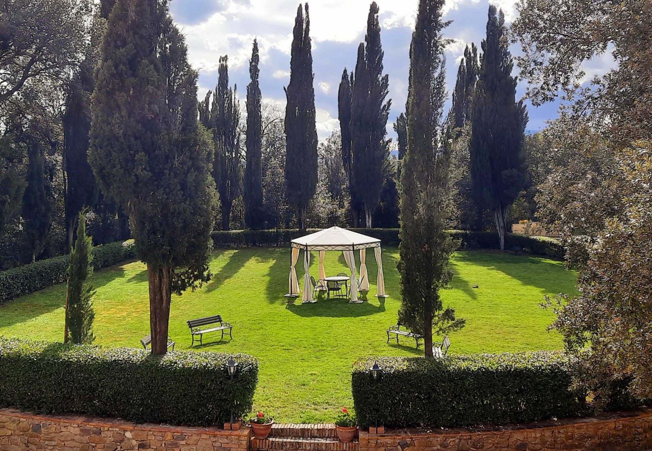 Villa a Radicofani - AMORE RENTALS - Villa Il Giardino con Piscina Privata e Giardino, Ideale per Matrimoni