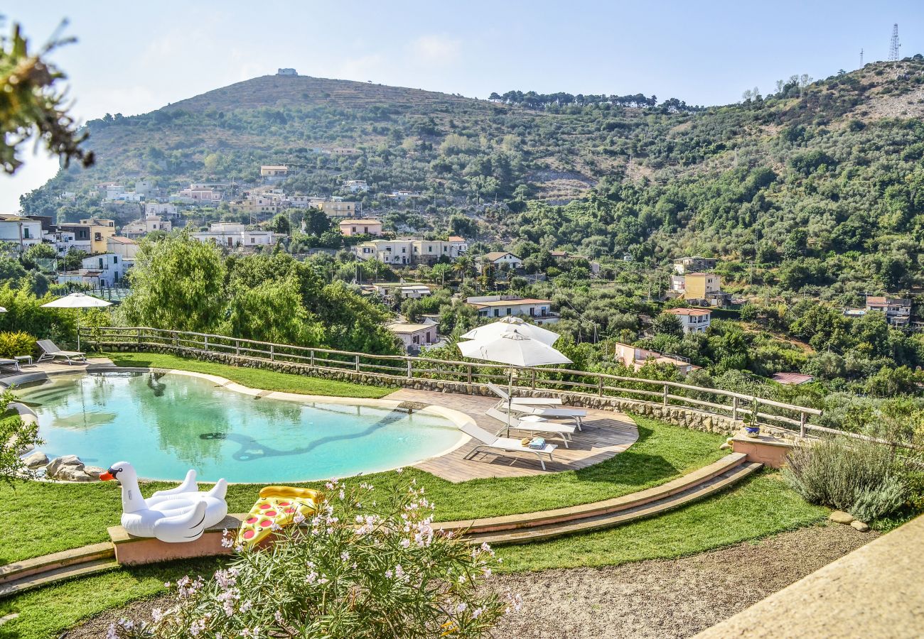 Villa a Massa Lubrense - AMORE RENTALS - Villa Gioconda con Piscina Privata, Vista Mare, Ideale per Matrimoni