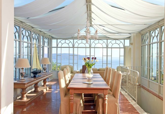 Villa a Toscolano-Maderno - AMORE RENTALS - Villa Teodora con Piscina Privata, SPA, Giardino e Servizio Elicottero Villa a Toscolano-Maderno - AMORE RENTALS - Villa Teodora con Piscina Privata, SPA, Giardino e Servizio Elicottero
