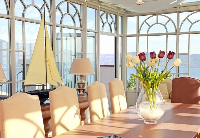 Villa a Toscolano-Maderno - AMORE RENTALS - Villa Teodora con Piscina Privata, SPA, Giardino e Servizio Elicottero Villa a Toscolano-Maderno - AMORE RENTALS - Villa Teodora con Piscina Privata, SPA, Giardino e Servizio Elicottero