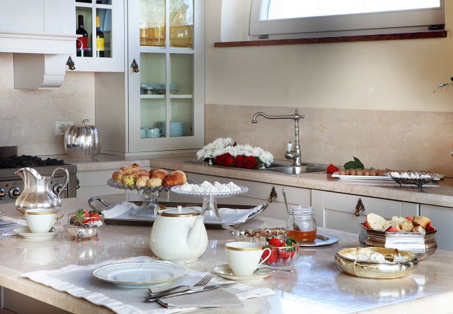 Villa a Toscolano-Maderno - AMORE RENTALS - Villa Teodora con Piscina Privata, SPA, Giardino e Servizio Elicottero Villa a Toscolano-Maderno - AMORE RENTALS - Villa Teodora con Piscina Privata, SPA, Giardino e Servizio Elicottero