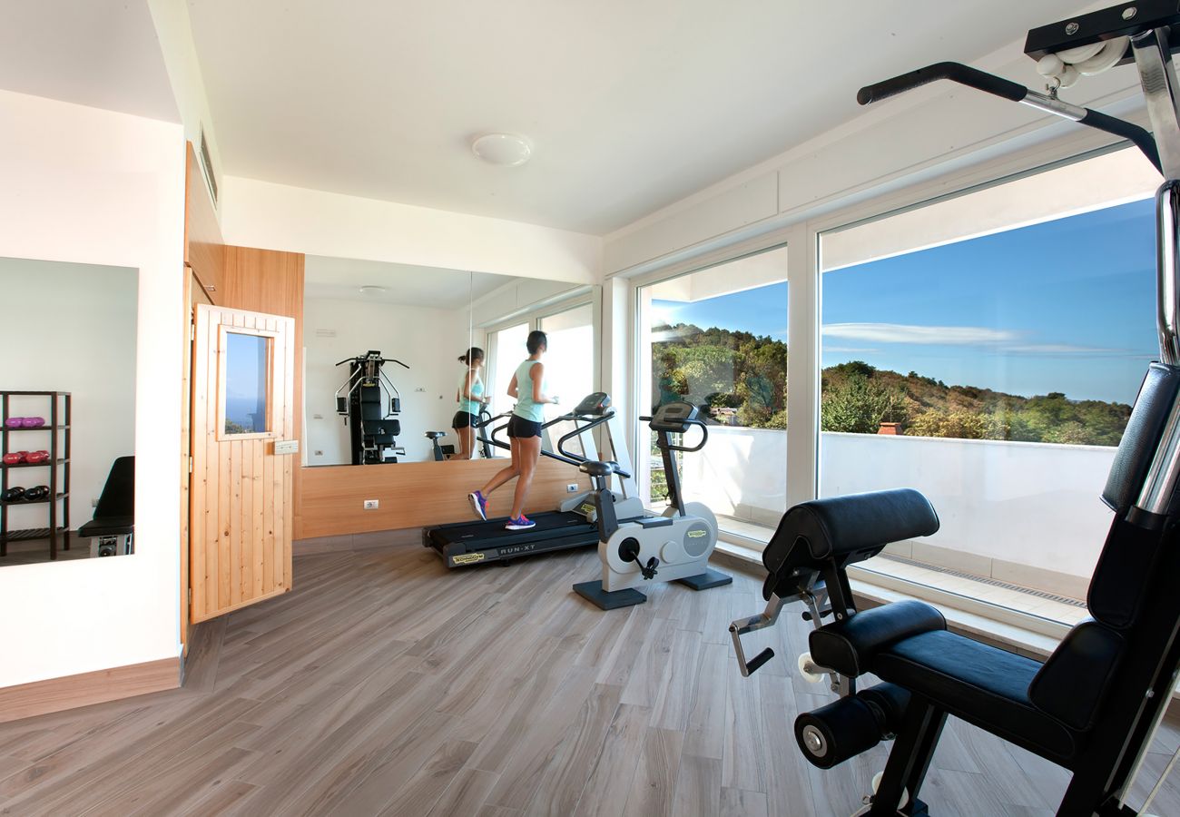 Villa a Sorrento - AMORE RENTALS - Villa Daniela con Piscina, Zona Wellness, Giardino e Vista Mare