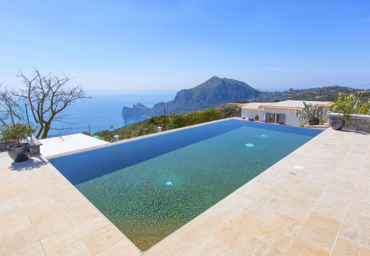 Villa a Sant´Agata sui Due Golfi - AMORE RENTALS - Villa Ligea con Piscina Privata, Vista Mare e Parcheggio