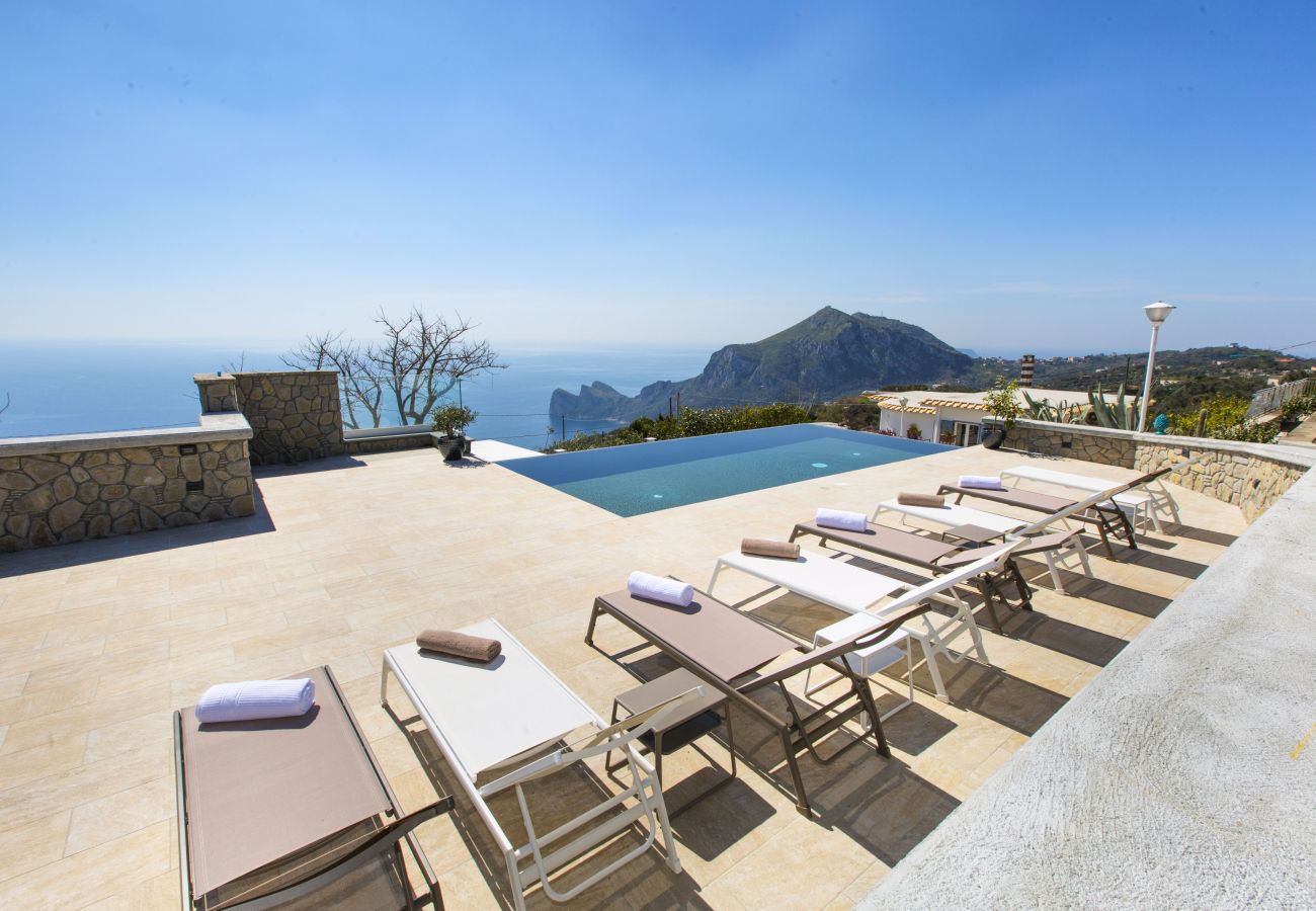 Villa a Sant´Agata sui Due Golfi - AMORE RENTALS - Villa Ligea con Piscina Privata, Vista Mare e Parcheggio