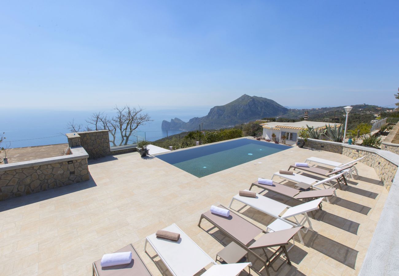 Villa a Sant´Agata sui Due Golfi - AMORE RENTALS - Villa Ligea con Piscina Privata, Vista Mare e Parcheggio