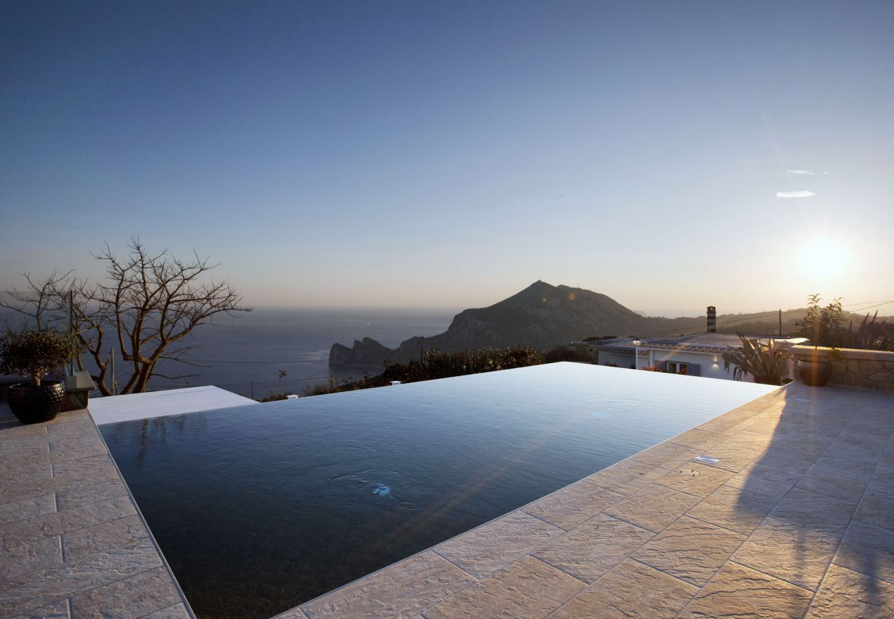 Villa a Sant´Agata sui Due Golfi - AMORE RENTALS - Villa Ligea con Piscina Privata, Vista Mare e Parcheggio