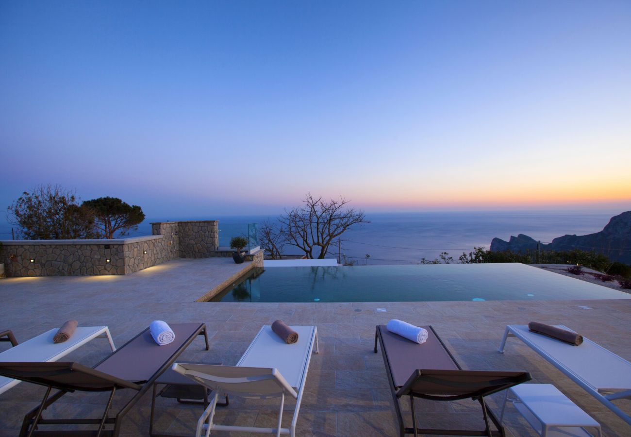 Villa a Sant´Agata sui Due Golfi - AMORE RENTALS - Villa Ligea con Piscina Privata, Vista Mare e Parcheggio