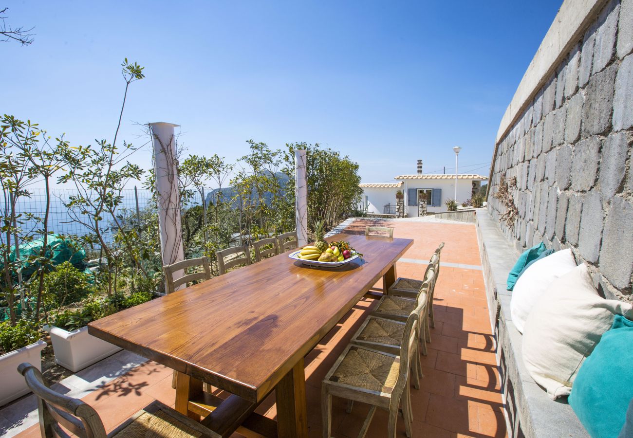 Villa a Sant´Agata sui Due Golfi - AMORE RENTALS - Villa Ligea con Piscina Privata, Vista Mare e Parcheggio