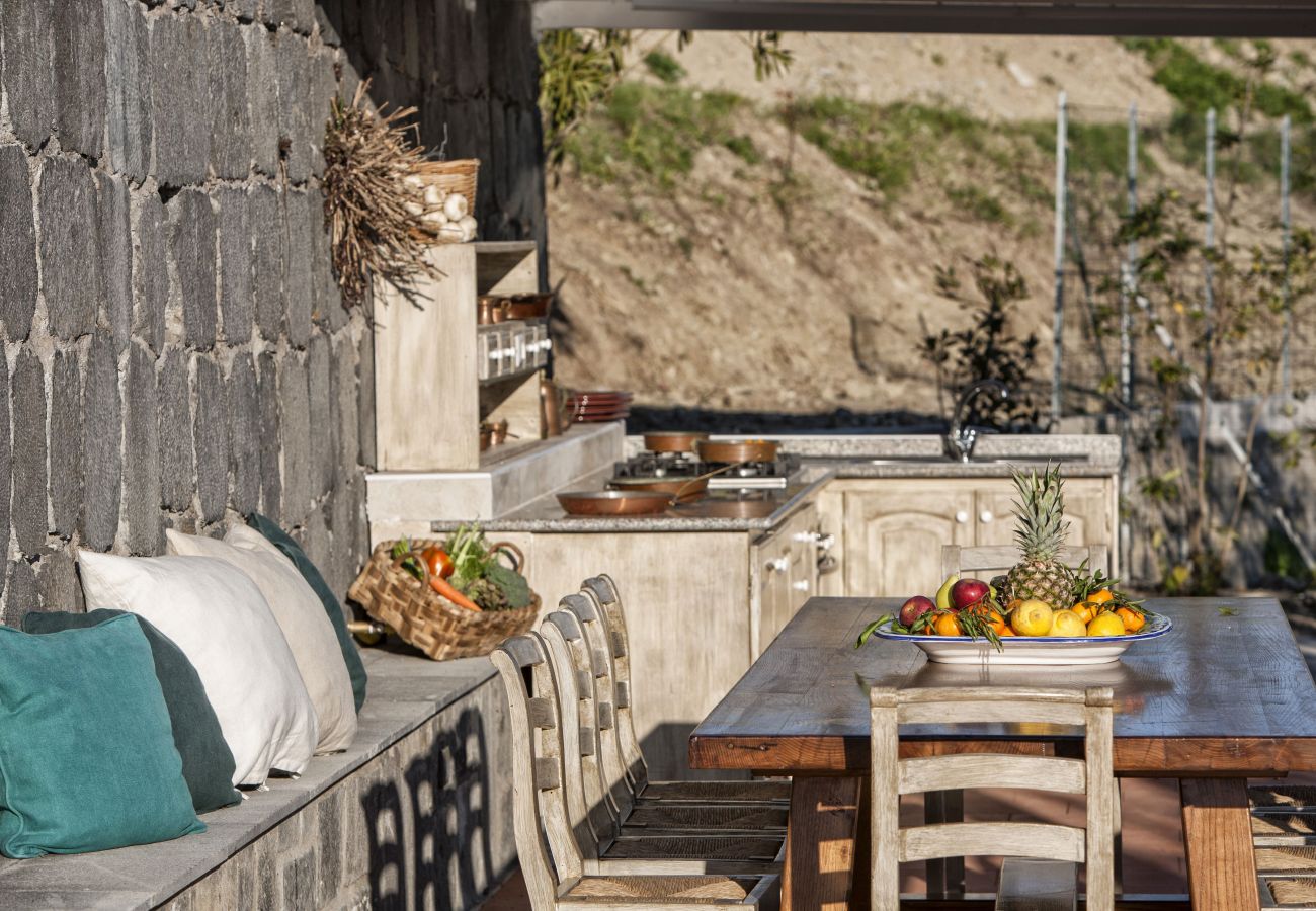 Villa a Sant´Agata sui Due Golfi - AMORE RENTALS - Villa Ligea con Piscina Privata, Vista Mare e Parcheggio