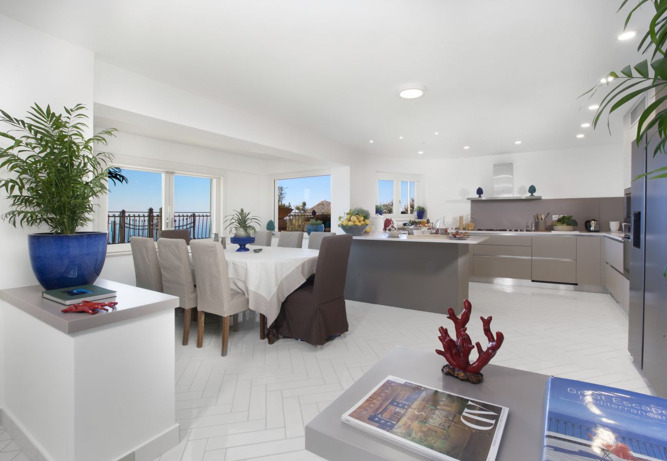 Villa a Sant´Agata sui Due Golfi - AMORE RENTALS - Villa Ligea con Piscina Privata, Vista Mare e Parcheggio