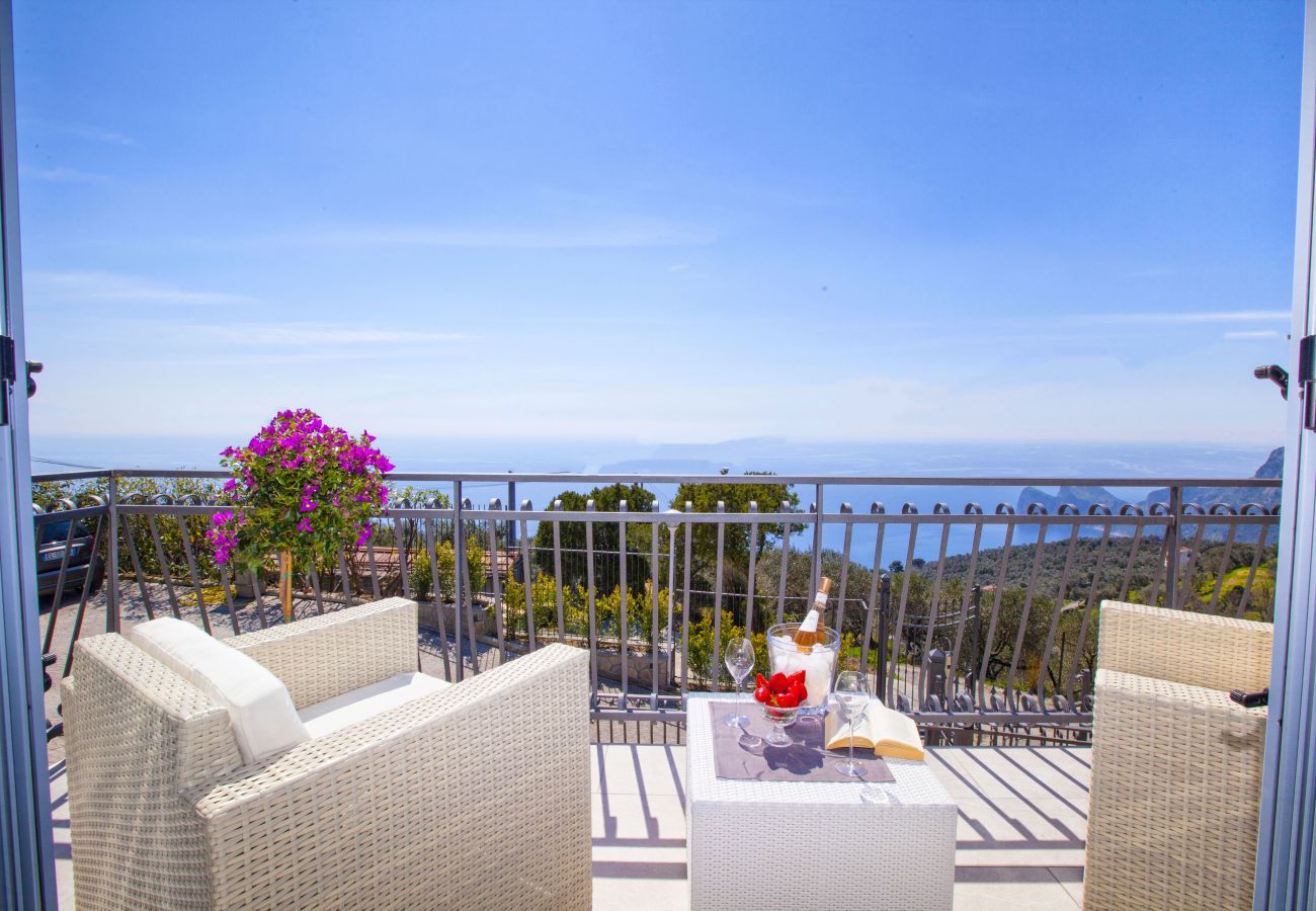 Villa a Sant´Agata sui Due Golfi - AMORE RENTALS - Villa Ligea con Piscina Privata, Vista Mare e Parcheggio