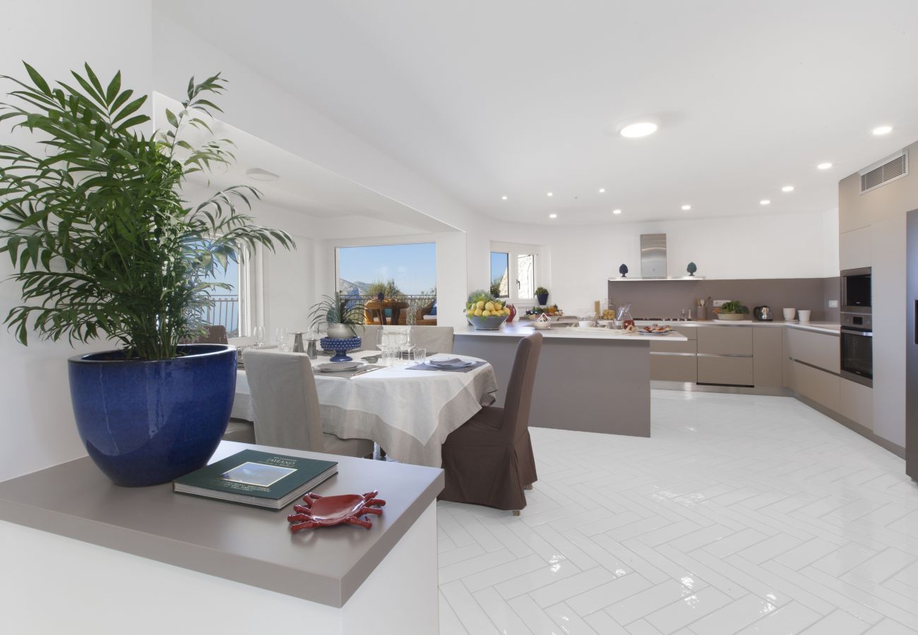 Villa a Sant´Agata sui Due Golfi - AMORE RENTALS - Villa Ligea con Piscina Privata, Vista Mare e Parcheggio