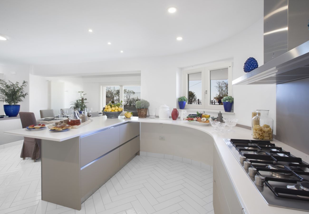 Villa a Sant´Agata sui Due Golfi - AMORE RENTALS - Villa Ligea con Piscina Privata, Vista Mare e Parcheggio