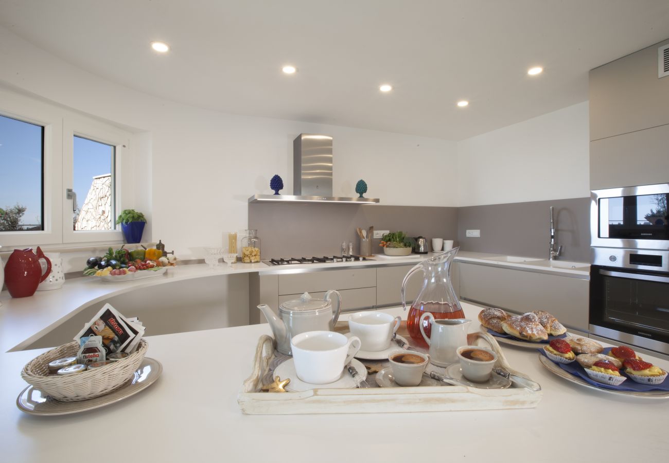 Villa a Sant´Agata sui Due Golfi - AMORE RENTALS - Villa Ligea con Piscina Privata, Vista Mare e Parcheggio