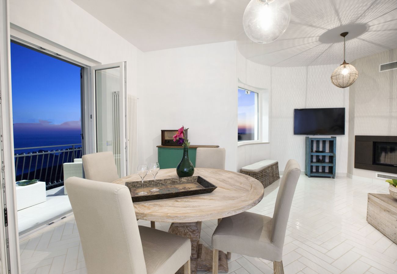 Villa a Sant´Agata sui Due Golfi - AMORE RENTALS - Villa Ligea con Piscina Privata, Vista Mare e Parcheggio