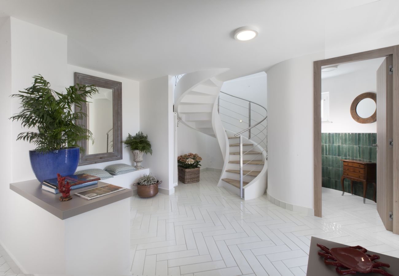 Villa a Sant´Agata sui Due Golfi - AMORE RENTALS - Villa Ligea con Piscina Privata, Vista Mare e Parcheggio