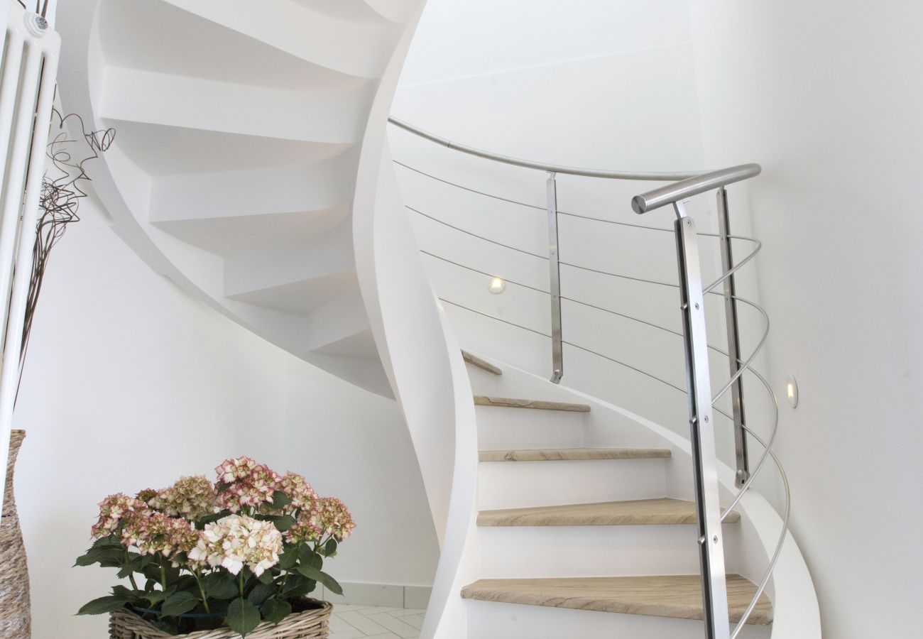 Villa a Sant´Agata sui Due Golfi - AMORE RENTALS - Villa Ligea con Piscina Privata, Vista Mare e Parcheggio