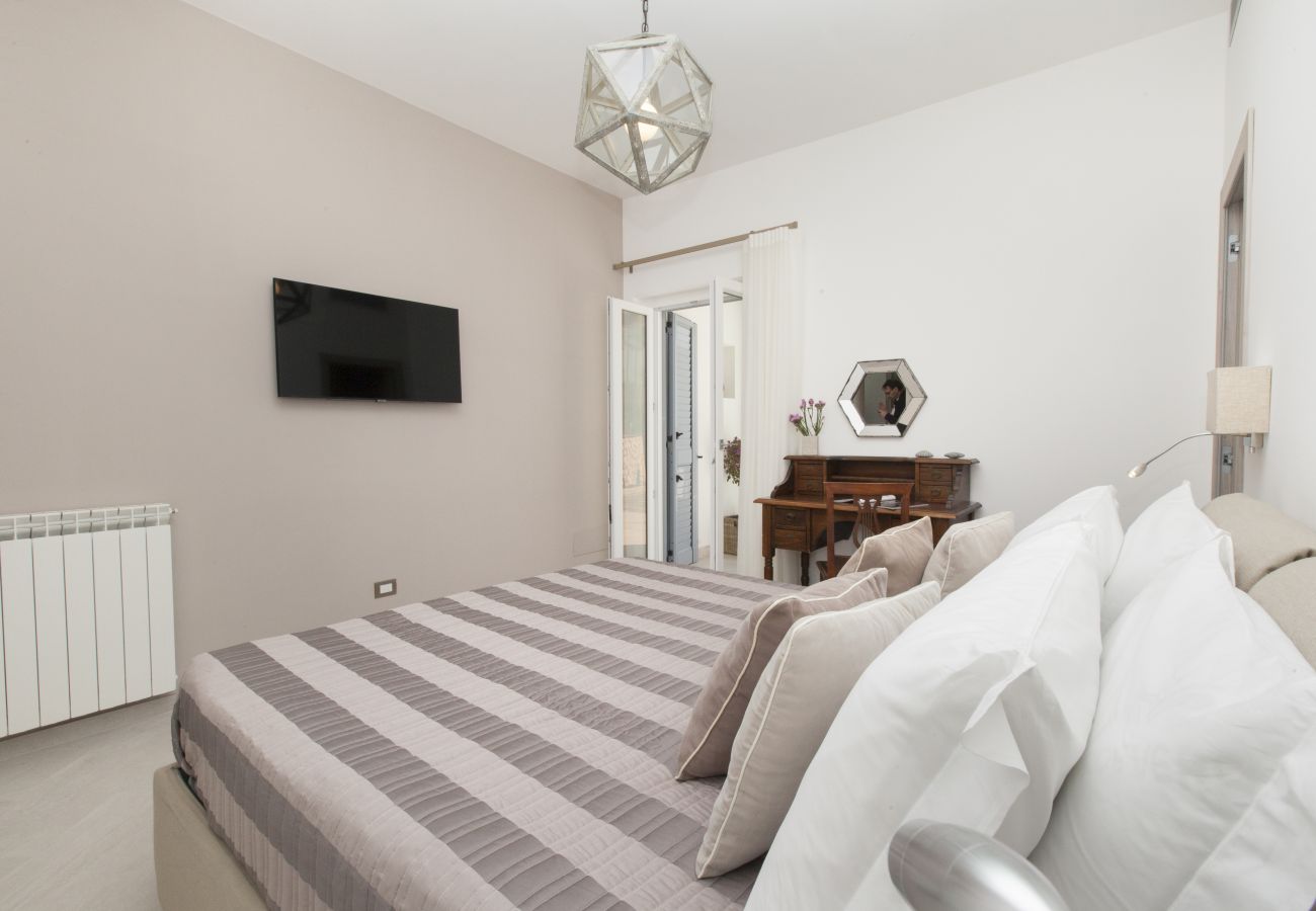 Villa a Sant´Agata sui Due Golfi - AMORE RENTALS - Villa Ligea con Piscina Privata, Vista Mare e Parcheggio