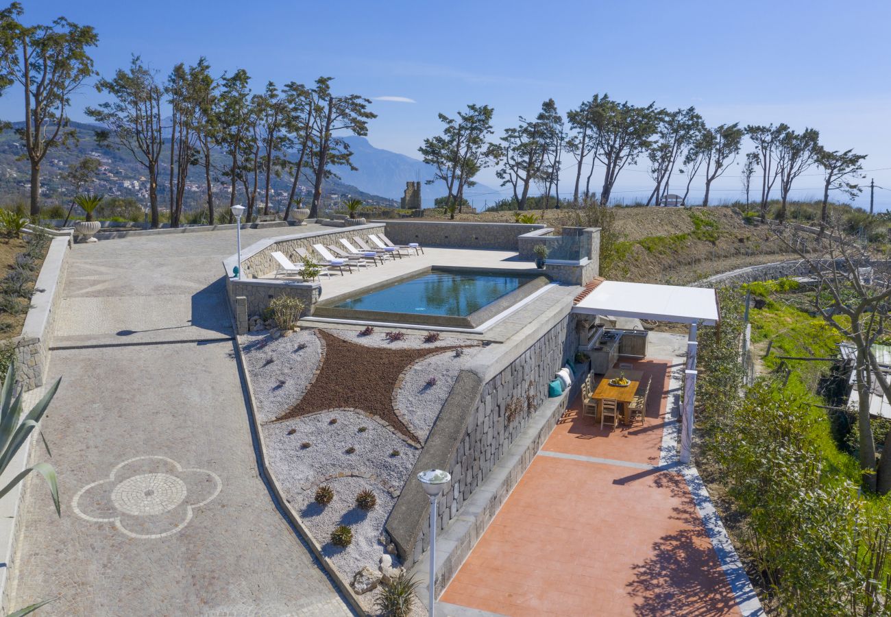 Villa a Sant´Agata sui Due Golfi - AMORE RENTALS - Villa Ligea con Piscina Privata, Vista Mare e Parcheggio