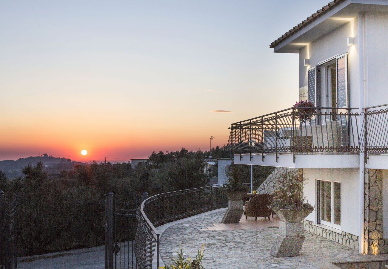 Villa a Sant´Agata sui Due Golfi - AMORE RENTALS - Villa Ligea con Piscina Privata, Vista Mare e Parcheggio
