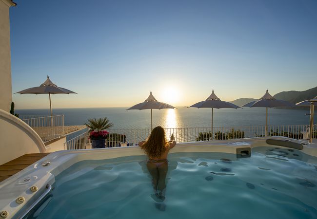 Villa a Praiano - AMORE RENTALS - Villa Celeste con Piscina Riscaldata e Vista Mare Villa a Praiano - AMORE RENTALS - Villa Celeste con Piscina Riscaldata e Vista Mare