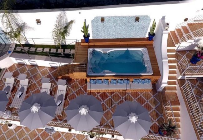 Villa a Praiano - AMORE RENTALS - Villa Celeste con Piscina Riscaldata, Vista Mare, Servizio Maggiordomo