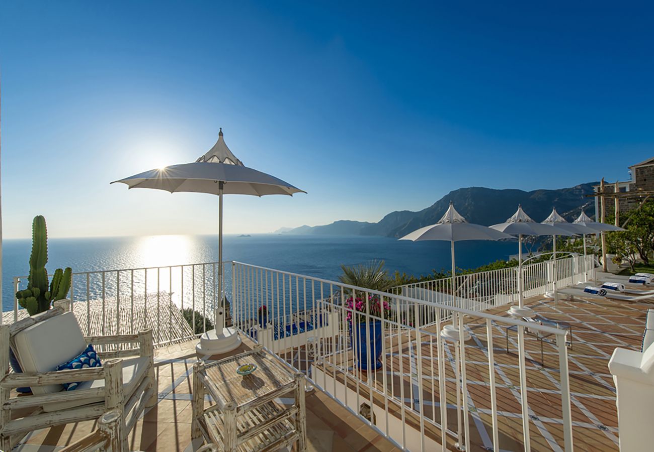 Villa a Praiano - AMORE RENTALS - Villa Celeste con Piscina Riscaldata, Vista Mare, Servizio Maggiordomo