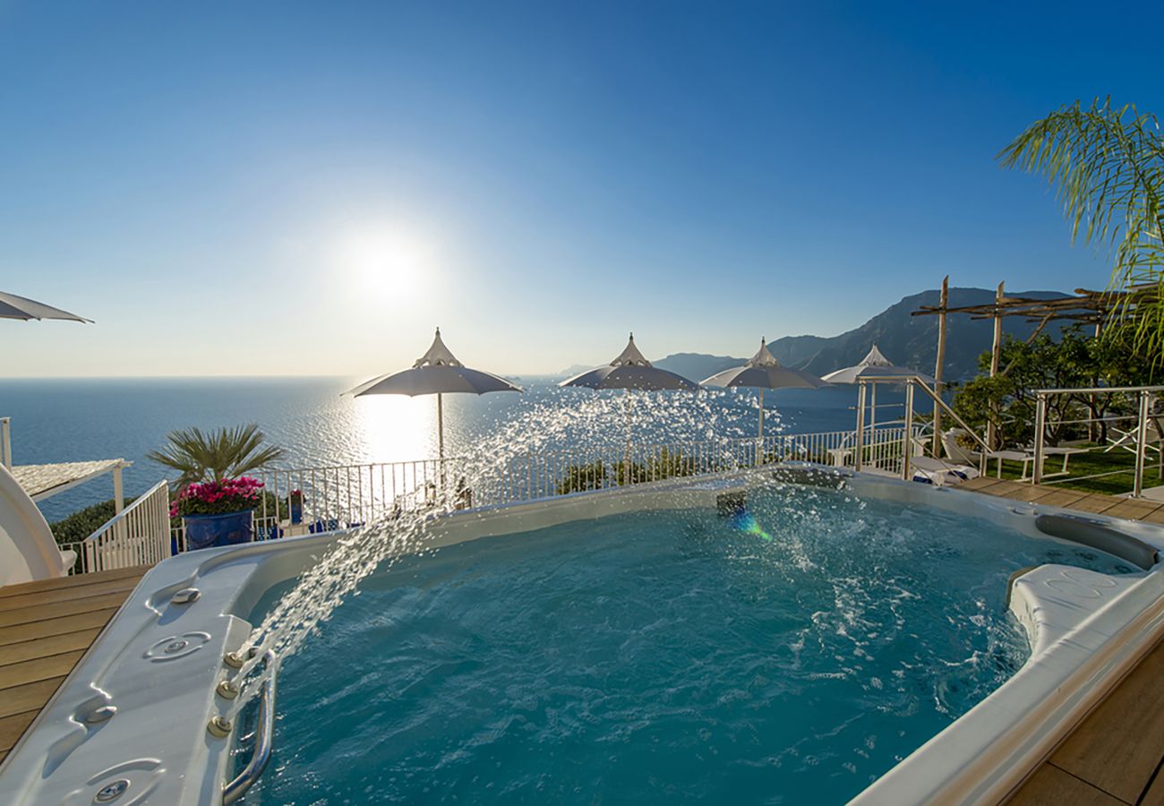 Villa a Praiano - AMORE RENTALS - Villa Celeste con Piscina Riscaldata, Vista Mare, Servizio Maggiordomo