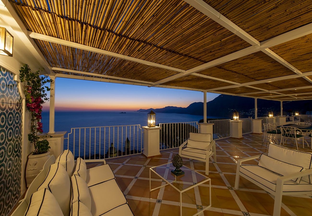 Villa a Praiano - AMORE RENTALS - Villa Celeste con Piscina Riscaldata, Vista Mare, Servizio Maggiordomo