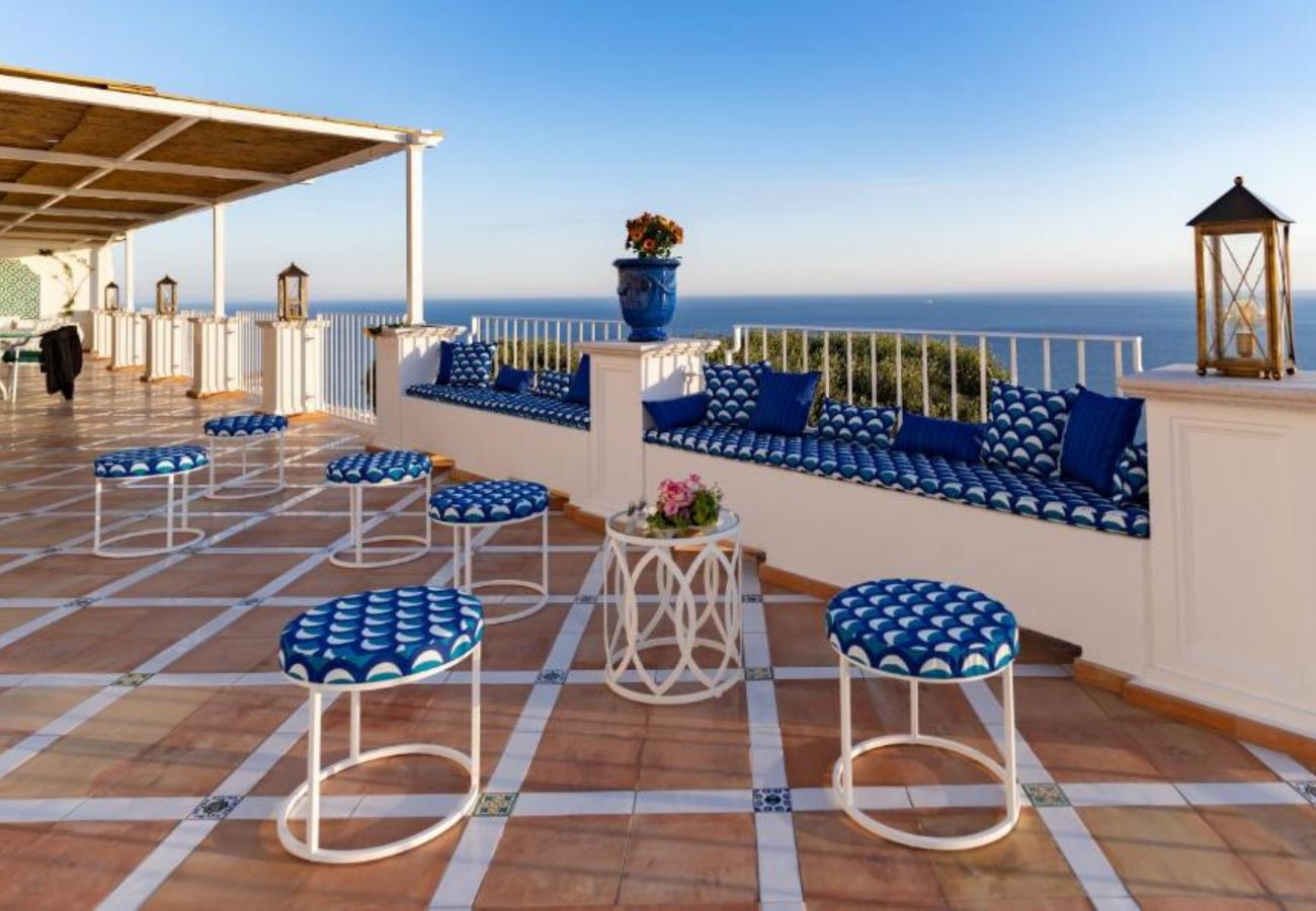 Villa a Praiano - AMORE RENTALS - Villa Celeste con Piscina Riscaldata, Vista Mare, Servizio Maggiordomo