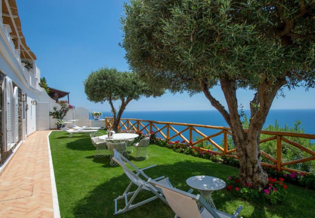 Villa a Praiano - AMORE RENTALS - Villa Celeste con Piscina Riscaldata, Vista Mare, Servizio Maggiordomo