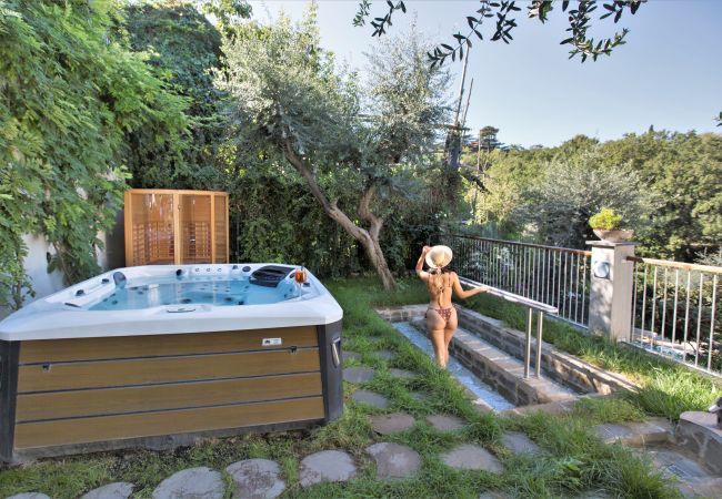Villa a Sorrento - AMORE RENTALS - Villa Nina con Piscina e Vista Mare Villa a Sorrento - AMORE RENTALS - Villa Nina con Piscina e Vista Mare