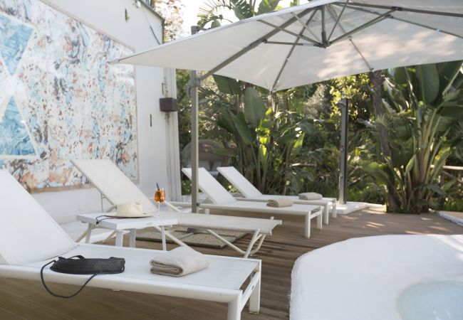 Villa a Sorrento - AMORE RENTALS - Villa Nina con Piscina e Vista Mare Villa a Sorrento - AMORE RENTALS - Villa Nina con Piscina e Vista Mare