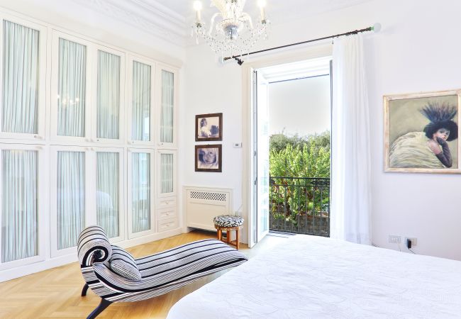 Villa a Sorrento - AMORE RENTALS - Villa Sofia con Terrazza e Aria Condizionata Villa a Sorrento - AMORE RENTALS - Villa Sofia con Terrazza e Aria Condizionata