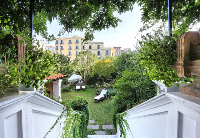 Villa a Sorrento - AMORE RENTALS - Villa Sofia con Terrazza e Aria Condizionata Villa a Sorrento - AMORE RENTALS - Villa Sofia con Terrazza e Aria Condizionata