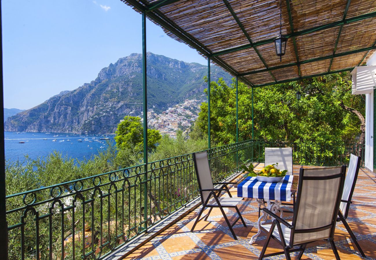 Villa a Positano - AMORE RENTALS - Villa Lo Scoglio con Accesso Diretto al Mare e Giardino 