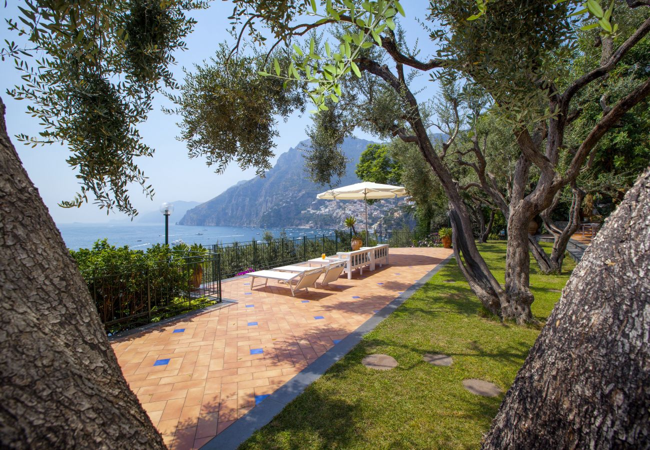 Villa a Positano - AMORE RENTALS - Villa Lo Scoglio con Accesso Diretto al Mare e Giardino 