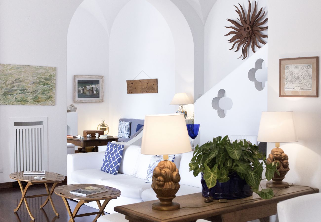 Villa a Positano - AMORE RENTALS - Villa Lo Scoglio con Accesso Diretto al Mare e Giardino 