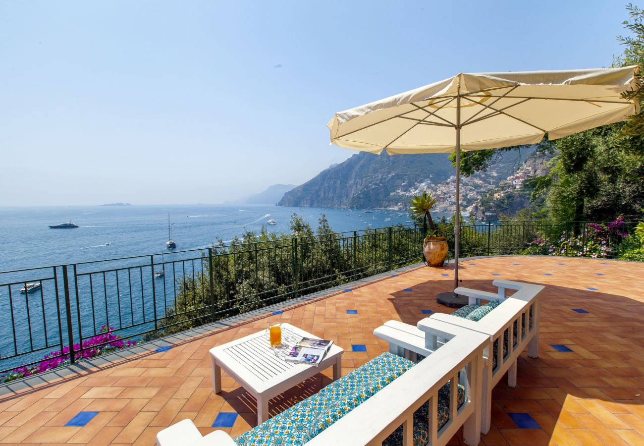 Villa a Positano - AMORE RENTALS - Villa Lo Scoglio con Accesso Diretto al Mare e Giardino 