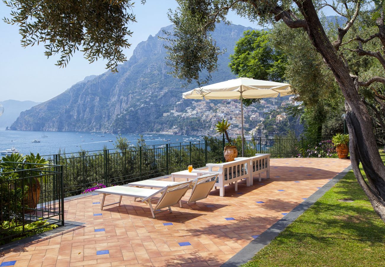 Villa a Positano - AMORE RENTALS - Villa Lo Scoglio con Accesso Diretto al Mare e Giardino 