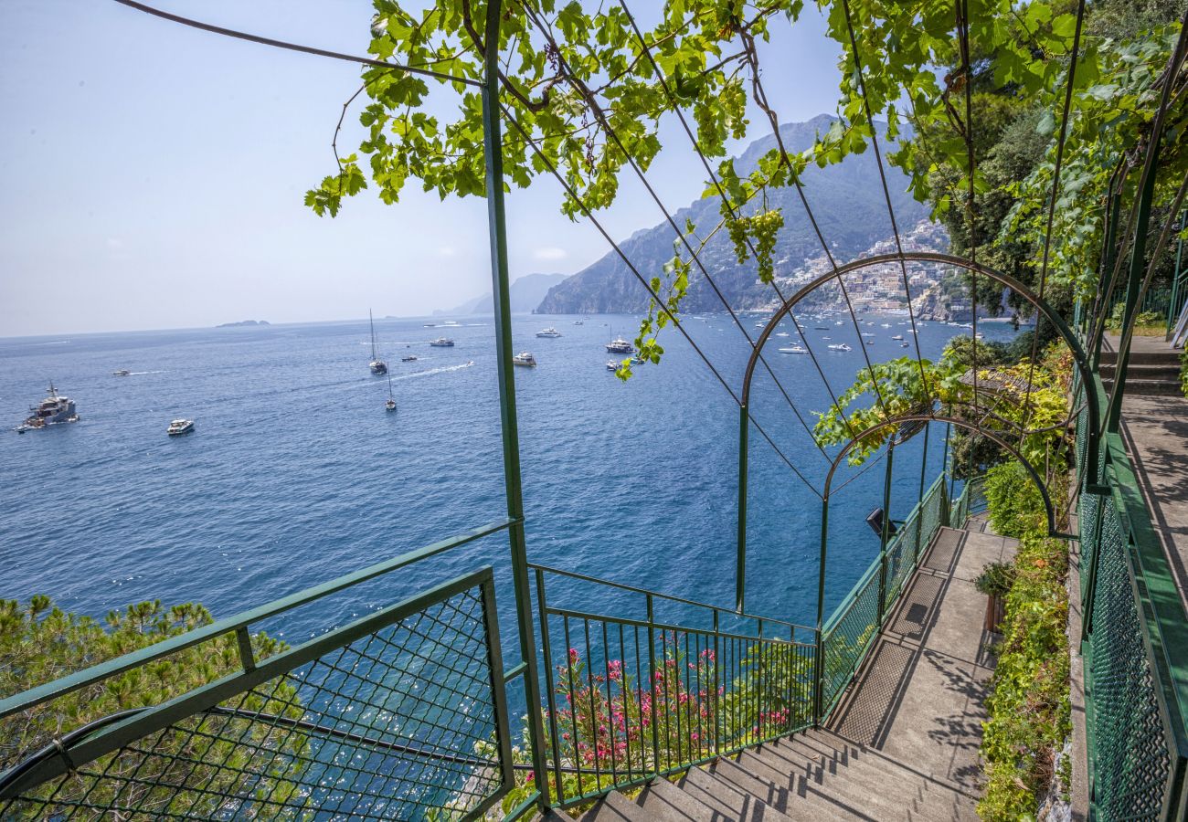 Villa a Positano - AMORE RENTALS - La Villa Positano con Accesso Diretto al Mare e Giardino 