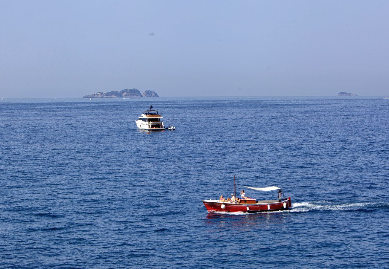 Villa a Positano - AMORE RENTALS - Villa Lo Scoglio con Accesso Diretto al Mare e Giardino 