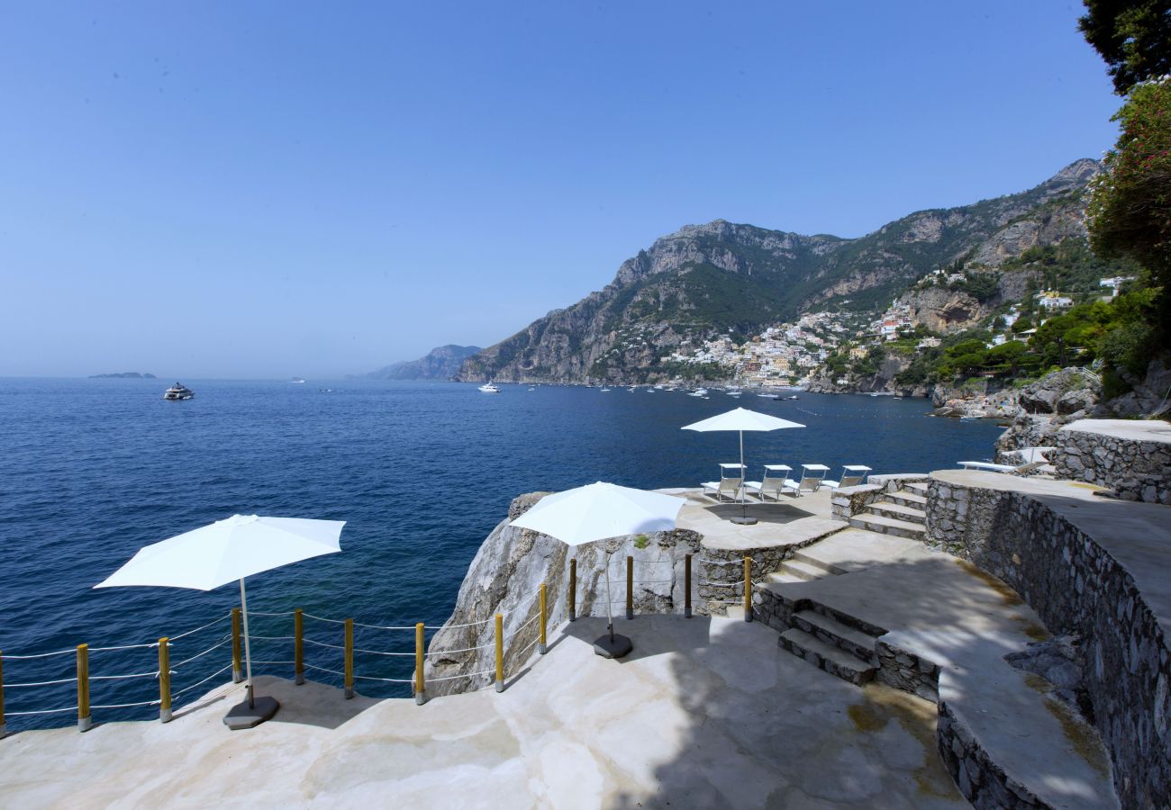 Villa a Positano - AMORE RENTALS - La Villa Positano con Accesso Diretto al Mare e Giardino 