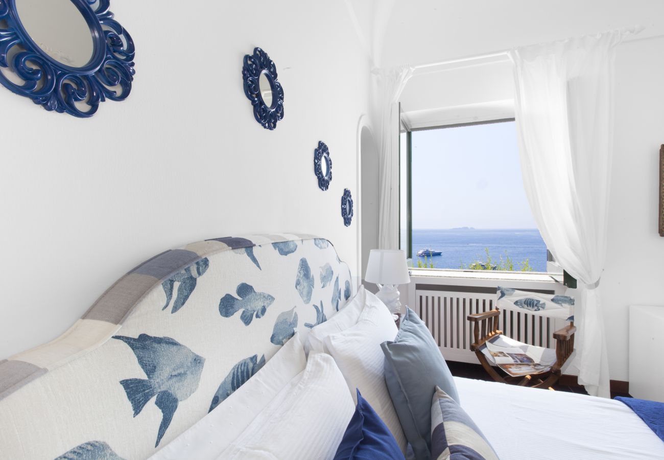 Villa a Positano - AMORE RENTALS - Villa Lo Scoglio con Accesso Diretto al Mare e Giardino 